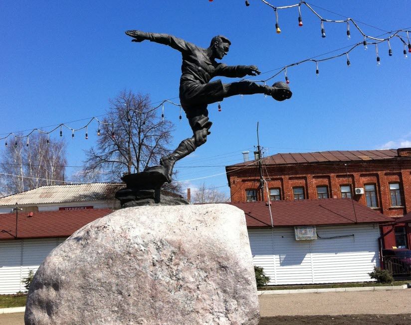 Памятник В.М. Боброву