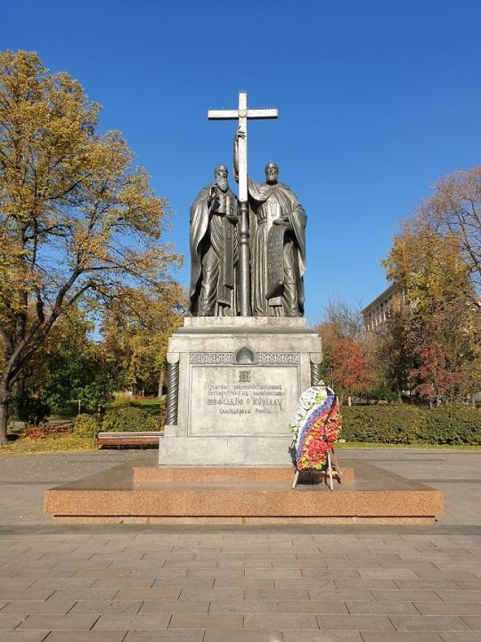 Памятник Кириллу и Мефодию