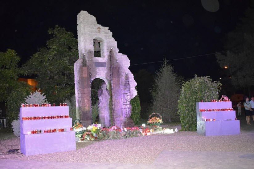 Памятник Жертвам наводнения 2012 года «Стена плача»