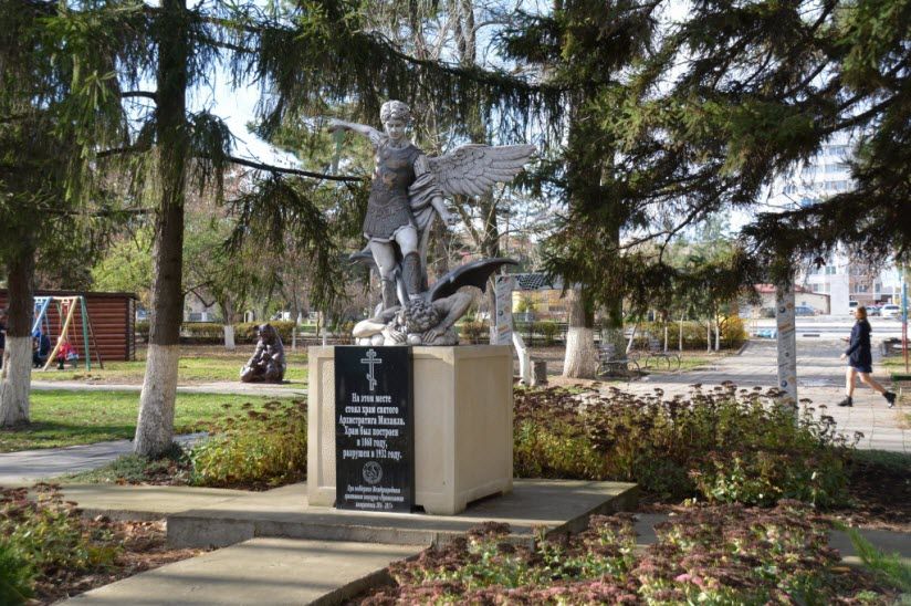 Памятник утраченному храму Архангела Михаила