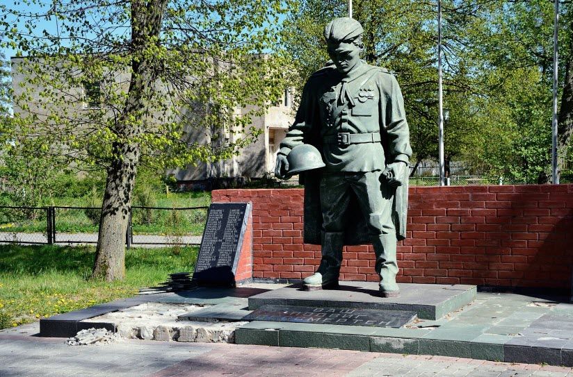 Памятник Советским воинам