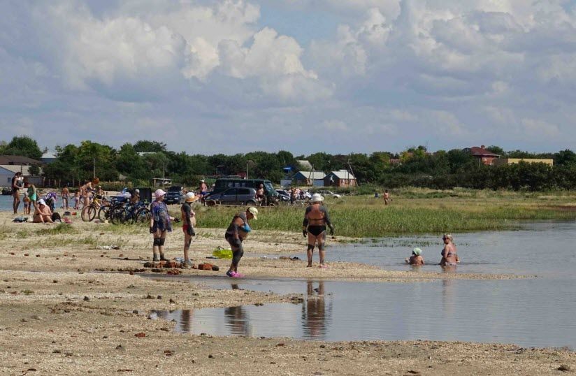 Грязевое озеро Лебединое