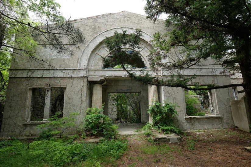 Заброшенная усадьба Михаила Суворина