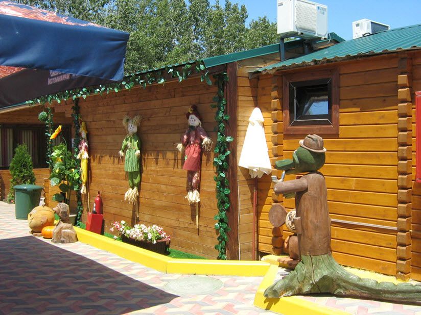 Скульптурный ансамбль тематического кафе «Хуторок»