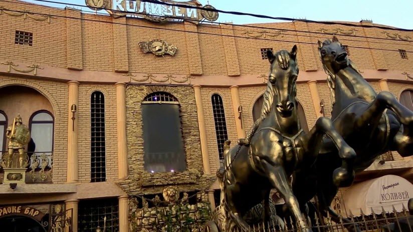 Скульптурный ансамбль ресторана «Колизей»