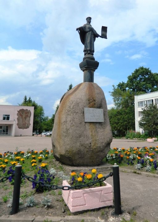 Памятник 700-летия Старицы