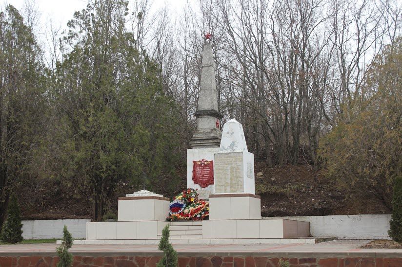 Братская могила