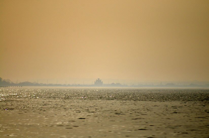 Дикий пляж между Пересыпью и Кучугурами