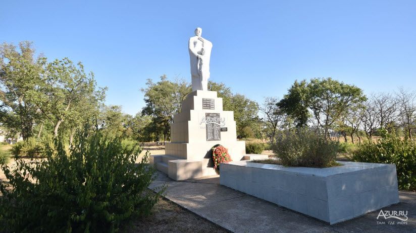 Памятник в честь 10-летия освобождения Таманского полуострова от фашистов