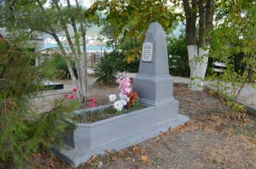 Могила В.Н. Алтаева, погибшего в бою с фашистскими захватчиками