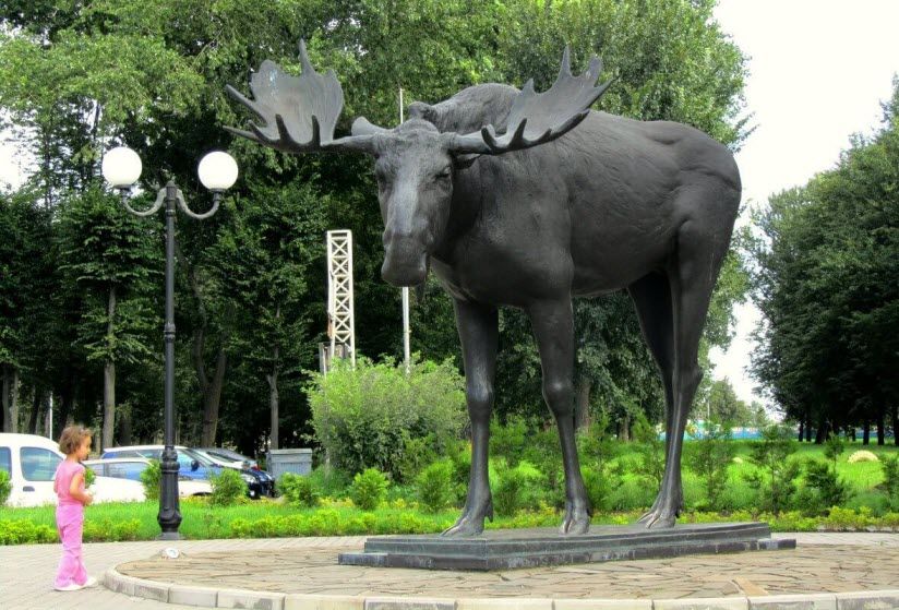 Скульптура лося