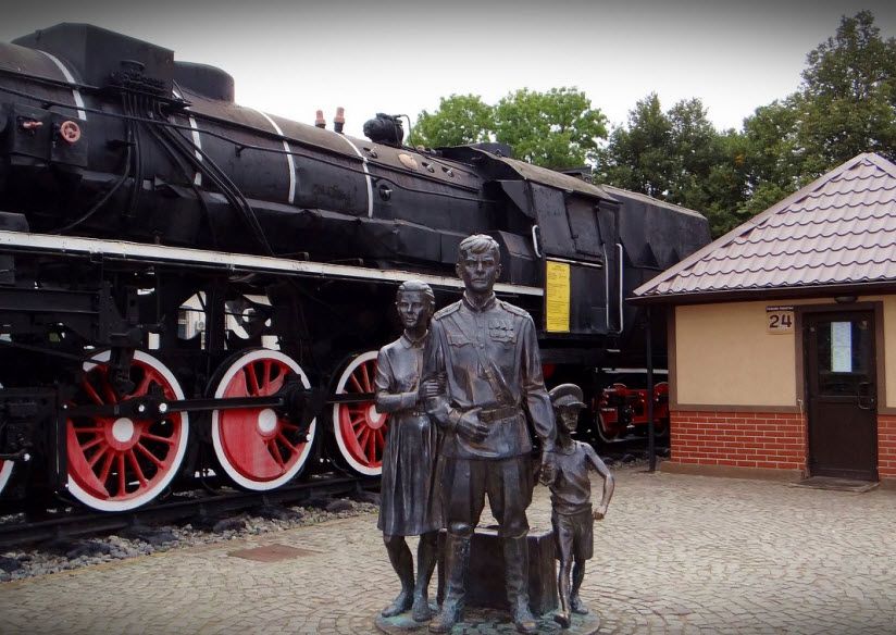 Памятник первым переселенцам