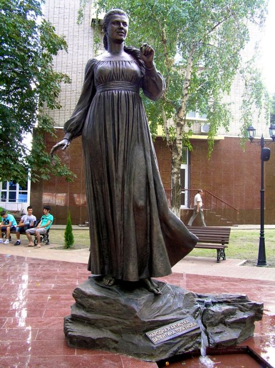 Памятник Валентине Толкуновой