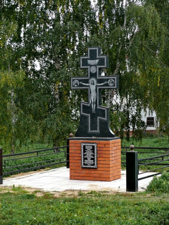 Поклонный крест на месте Никольского храма