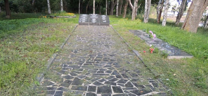 Обелиск на братской могиле членов Кемского уездного совета, расстрелянных интервентами