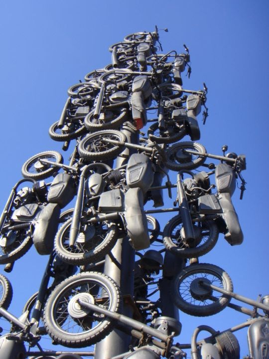 Стела погибшим байкерам