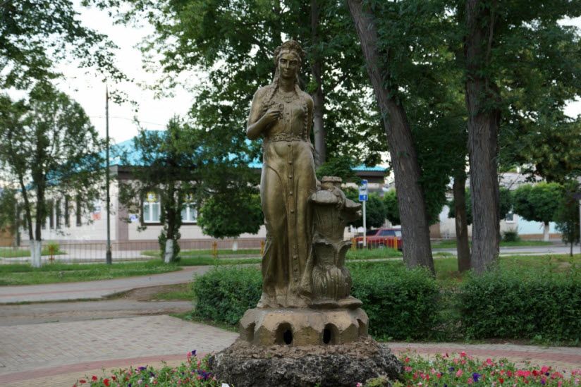 Скульптура «Хозяйка Медной горы»