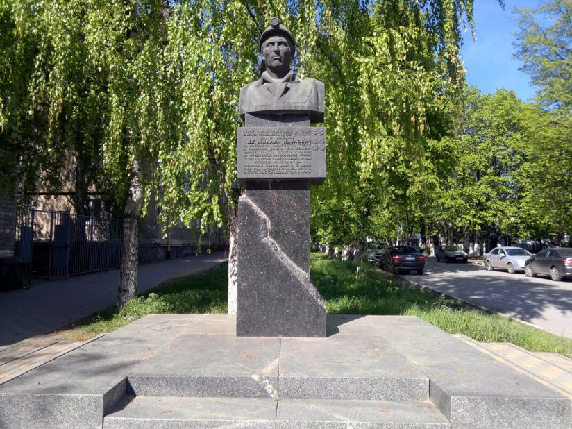 Памятник М.П. Чиху