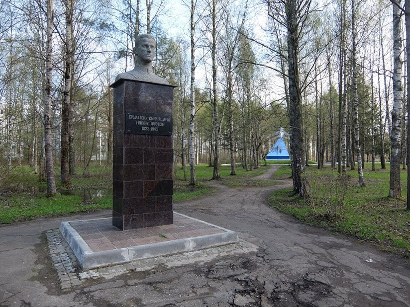 Памятник Тимуру Фрунзе