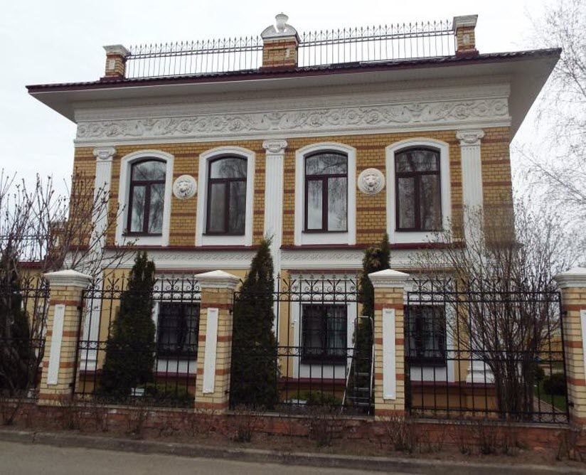 Дом со львами