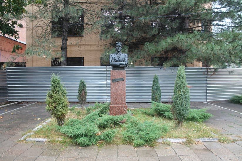 Памятник И.О. Коломийцеву