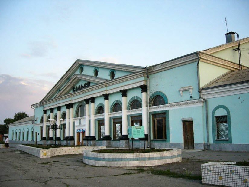 Здание бывшего железнодорожного вокзала