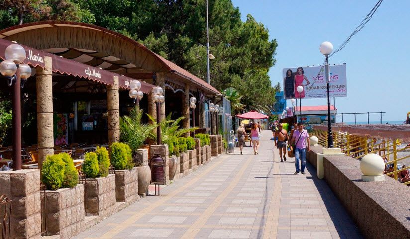 Центральная набережная Адлера