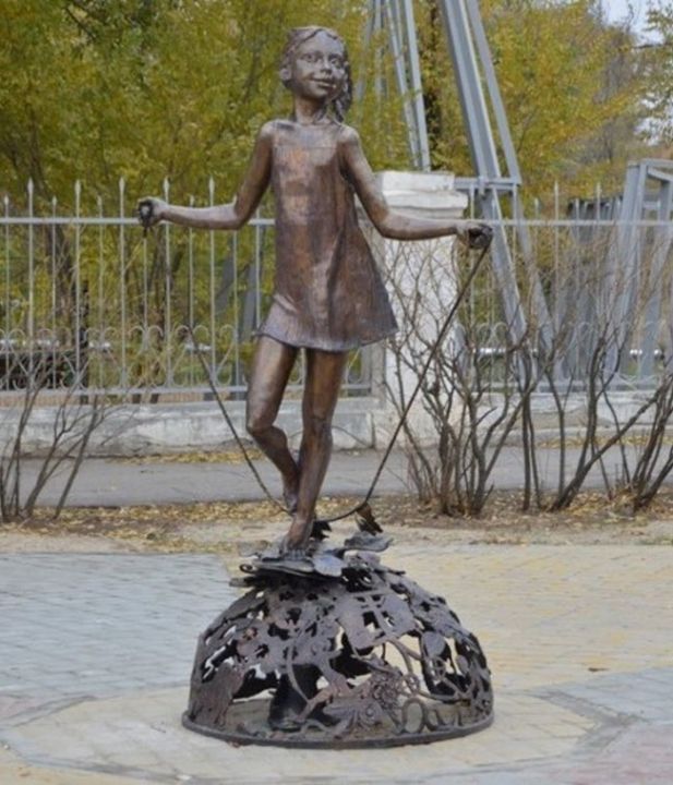 Скульптура «Цветик-семицветик»