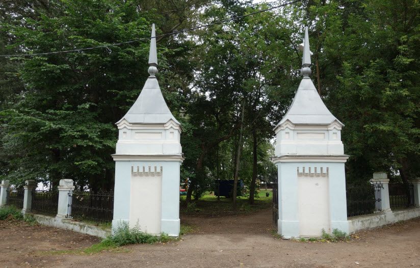 Набережный сад