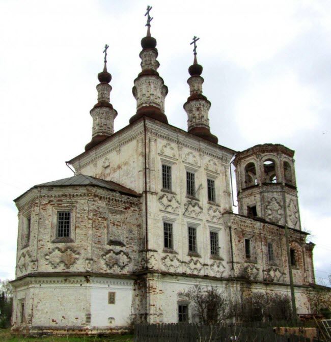 Воскресенская церковь в Варницах