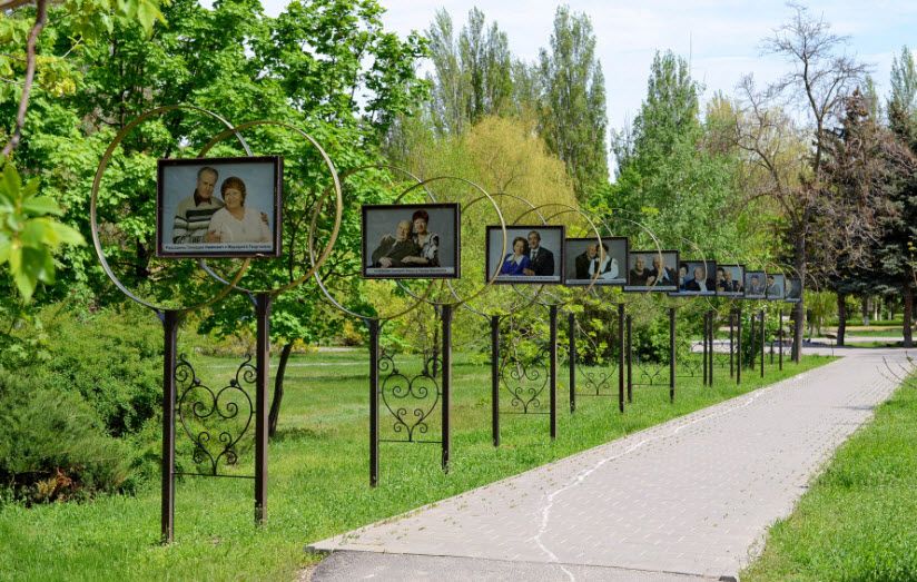 Аллея Золотых семей