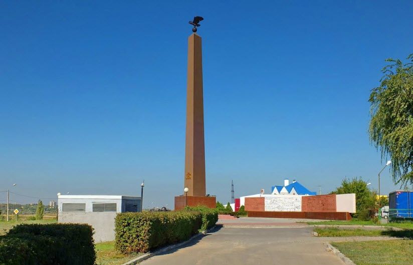 Памятник строителям