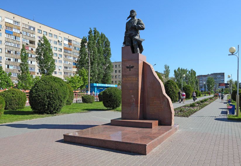 Памятник Алексею Маресьеву