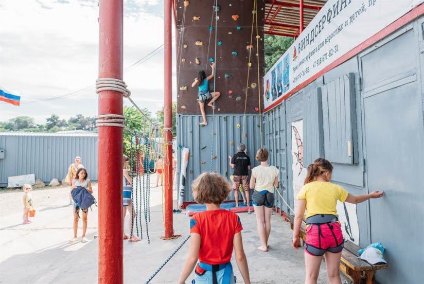 Скалодром на станции «Анапа-Серфинг»