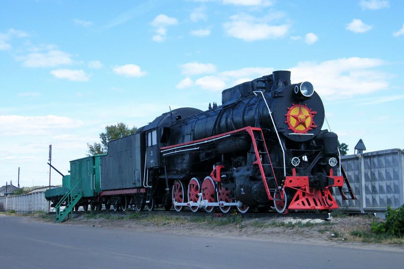 Памятник бронепоезд-паровоз