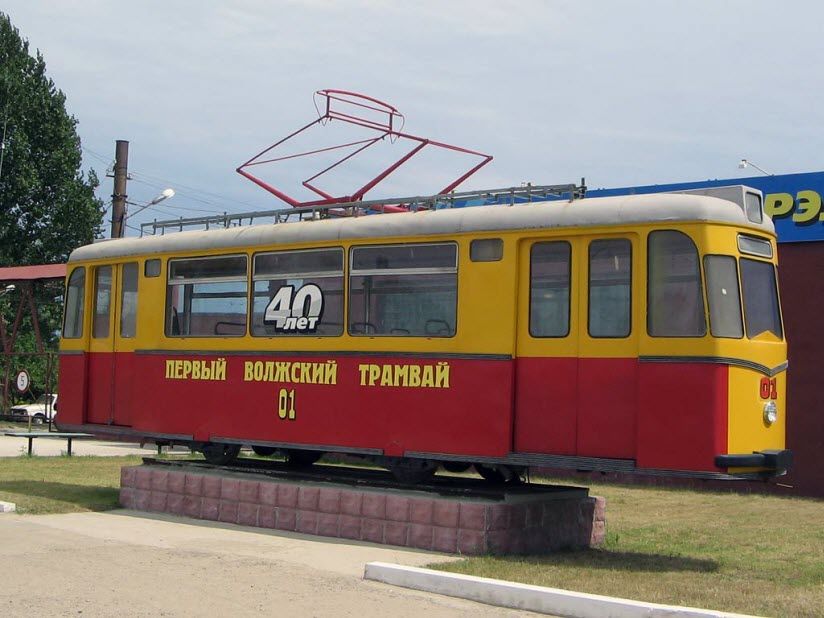 Памятник первому трамваю