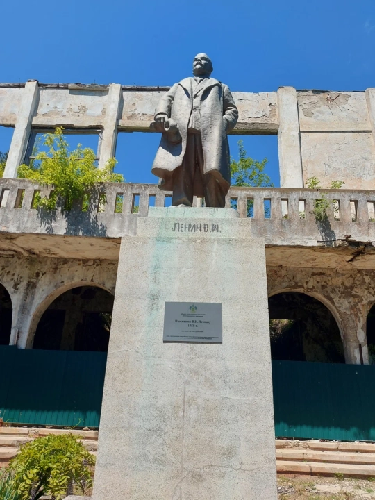 Памятник Ленину