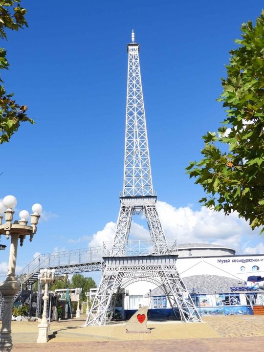 Эйфелева башня