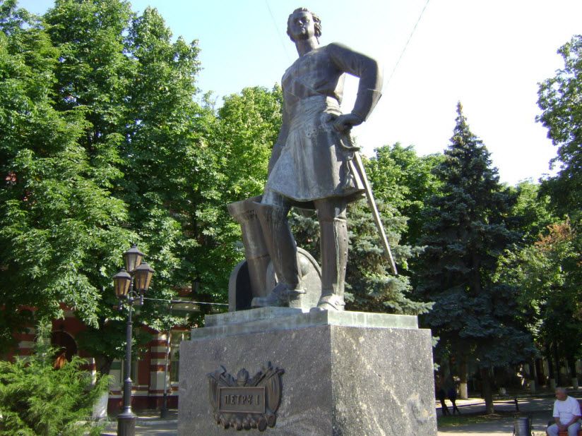 Памятник Петру I