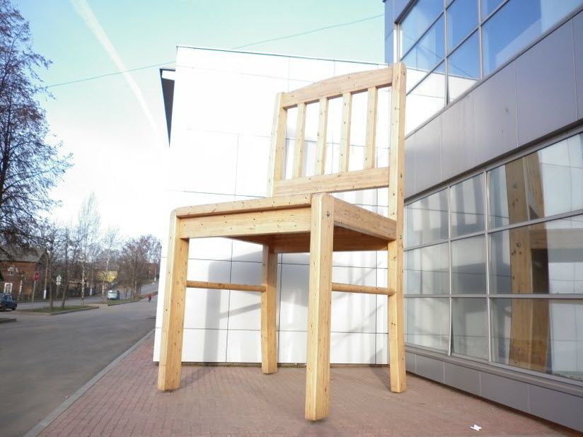 Гигантский стул