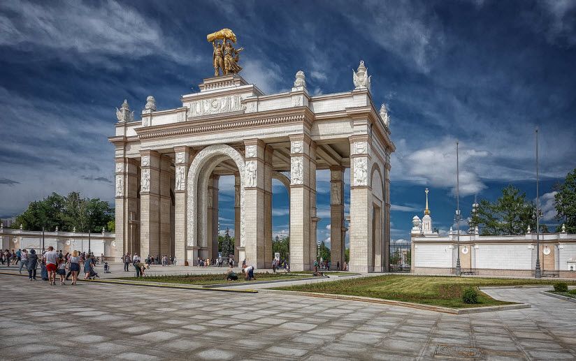 Арка главного входа