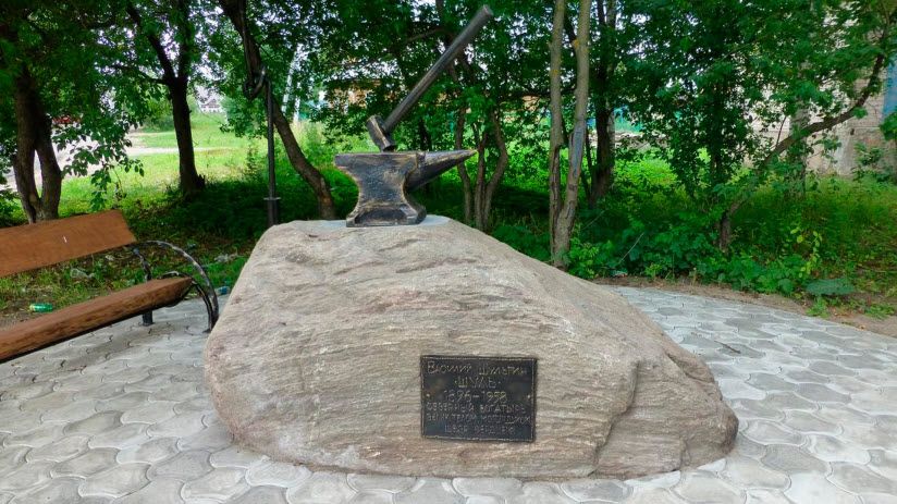 Памятник Василию Шулю