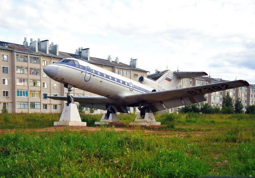 Самолет Як-40