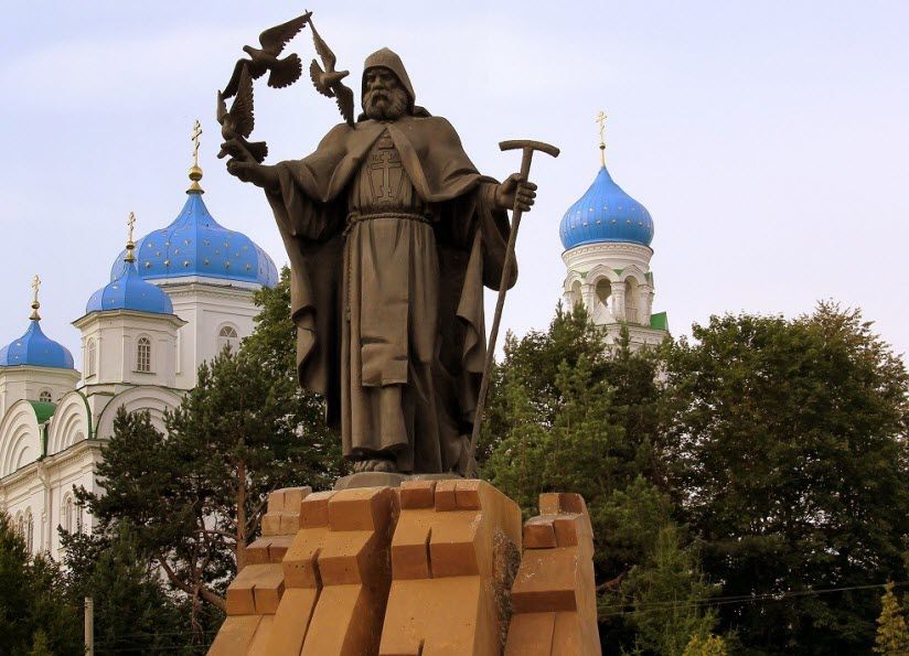 Памятник Ефрему Новоторжскому