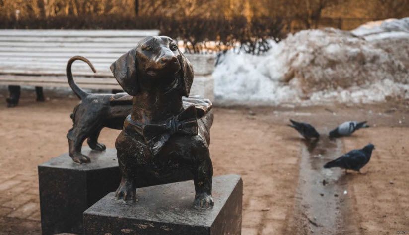 Скульптура-скамейка Такса