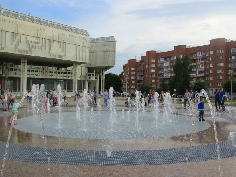 Площадь Юности