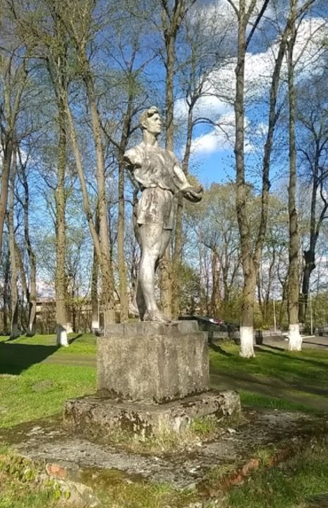 Памятник Спортсмену