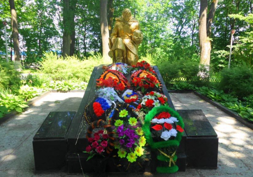 Братская могила советских воинов, павших в годы Великой Отечественной войны