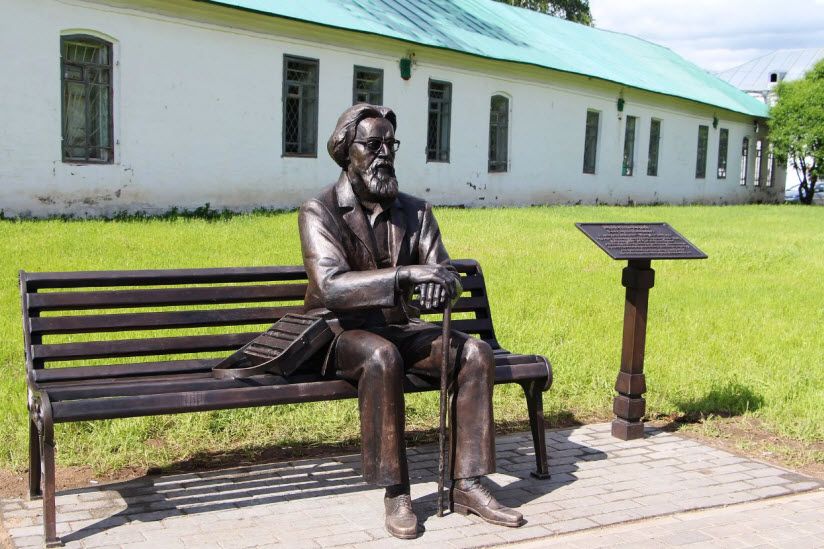 Памятник Шильниковскому Е.П.