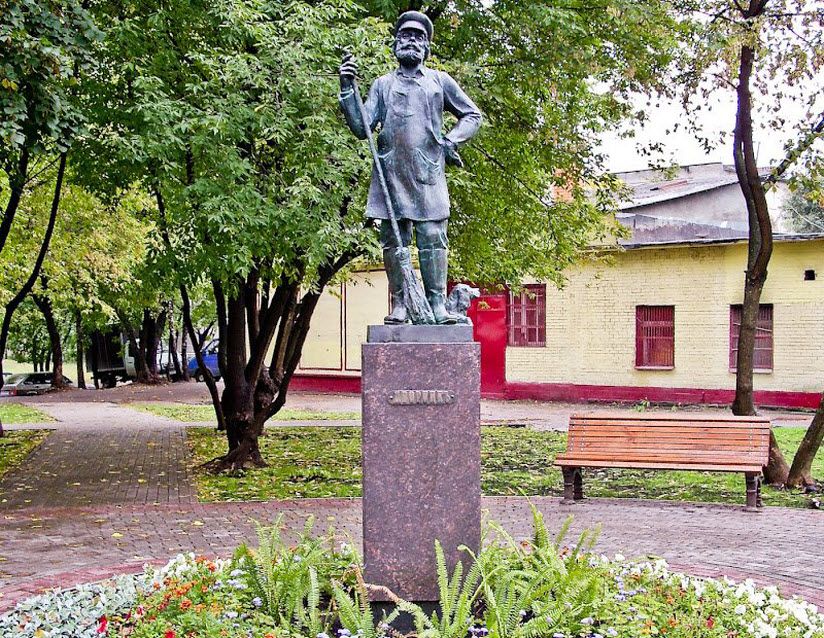 Памятник дворнику